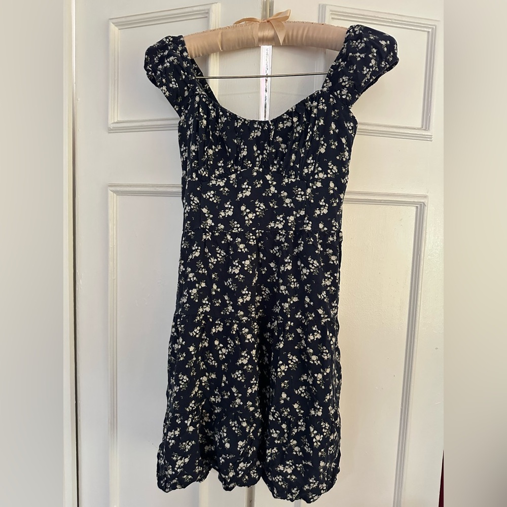 Hollister navy blue and white flowered dress